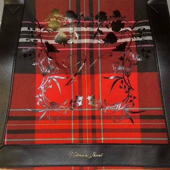 Victoria’s Secret Plaid with Roses Limited Edition Holiday 2020 Tote Bag NWOT